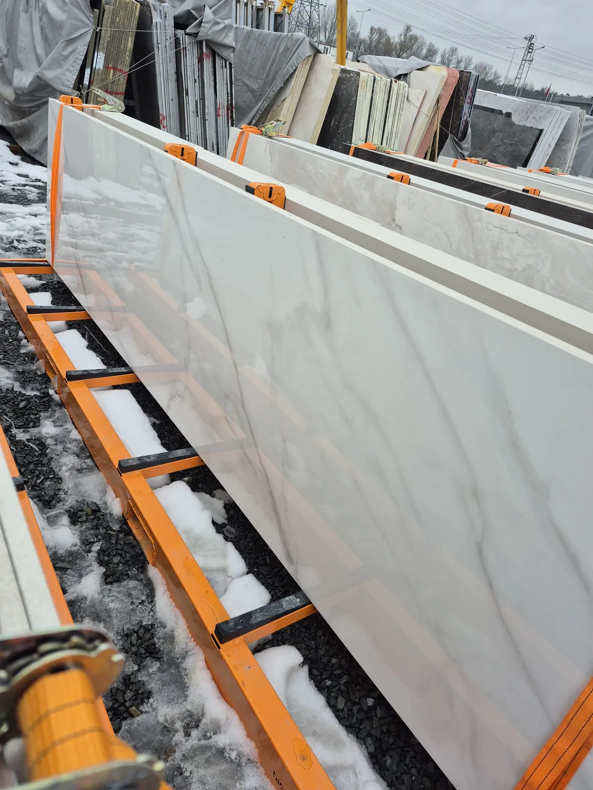 Çimstone beyaz plaka fabrika stok alanı
