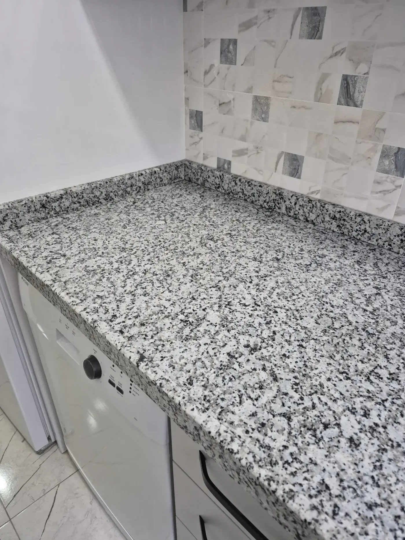 Granit mutfak tezgahı ankastre kesim uygulaması